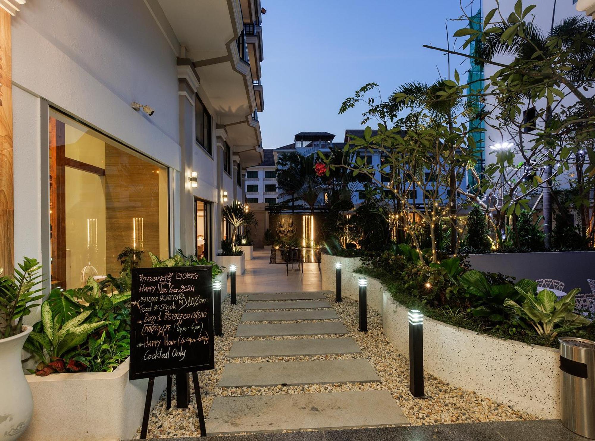 Ratana Angkor Hotel Сиемрип Экстерьер фото